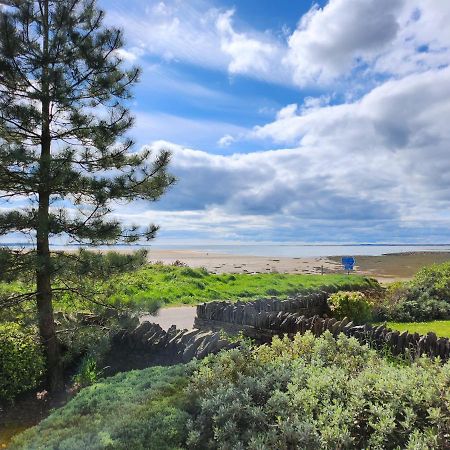 Coastal Apartment With Beach On Your Doorstep! Llanelli Bagian luar foto