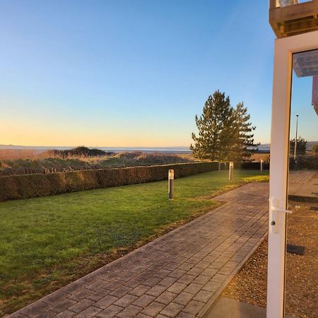 Coastal Apartment With Beach On Your Doorstep! Llanelli Bagian luar foto