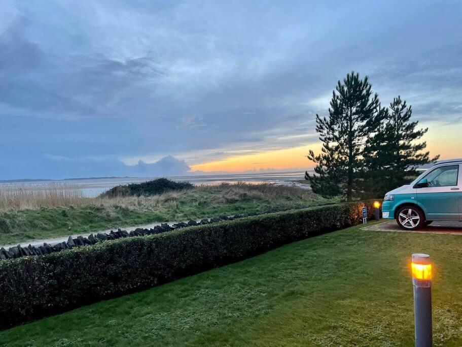Coastal Apartment With Beach On Your Doorstep! Llanelli Bagian luar foto