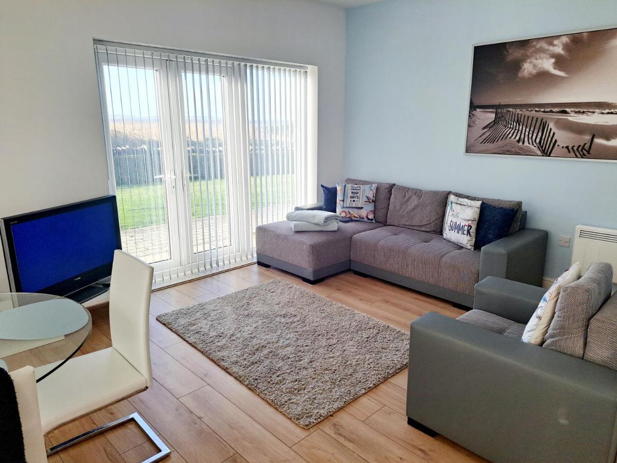 Coastal Apartment With Beach On Your Doorstep! Llanelli Bagian luar foto