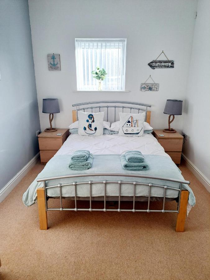 Coastal Apartment With Beach On Your Doorstep! Llanelli Bagian luar foto