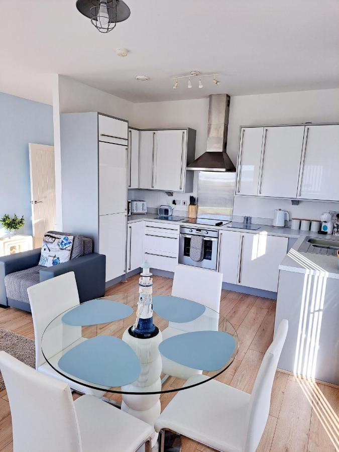 Coastal Apartment With Beach On Your Doorstep! Llanelli Bagian luar foto