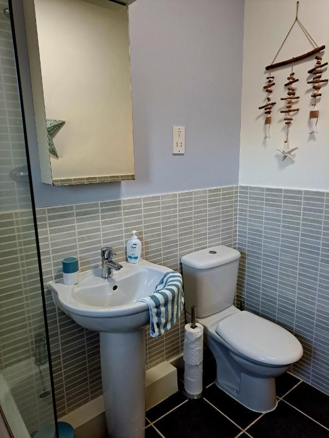 Coastal Apartment With Beach On Your Doorstep! Llanelli Bagian luar foto