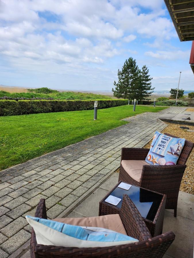 Coastal Apartment With Beach On Your Doorstep! Llanelli Bagian luar foto