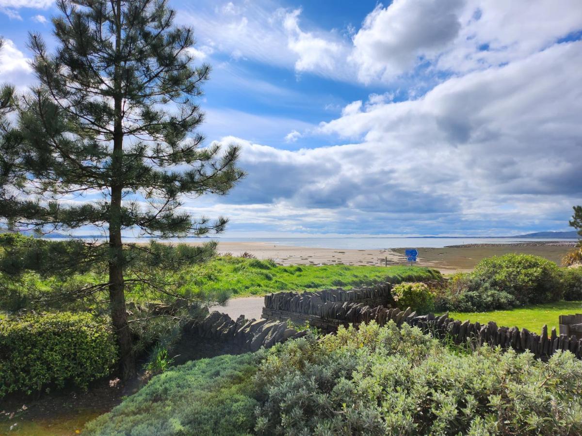 Coastal Apartment With Beach On Your Doorstep! Llanelli Bagian luar foto